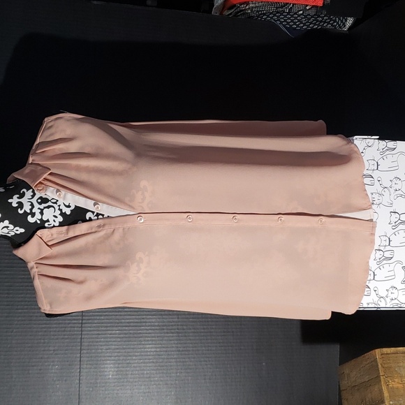 RW&CO. Peachy pink draped sleeveless top. size medium. - Picture 2 of 4